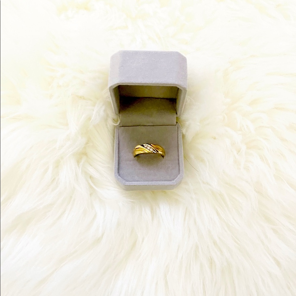 1/8 CT. T.W. Diamond 3 Stone Wedding Band 10k Gold